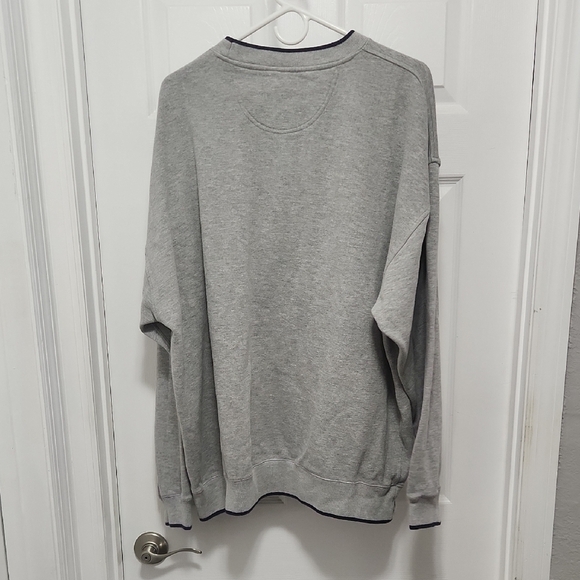 Classic Gray Crewneck Sweater with Graphic Design - Picture 4 of 4